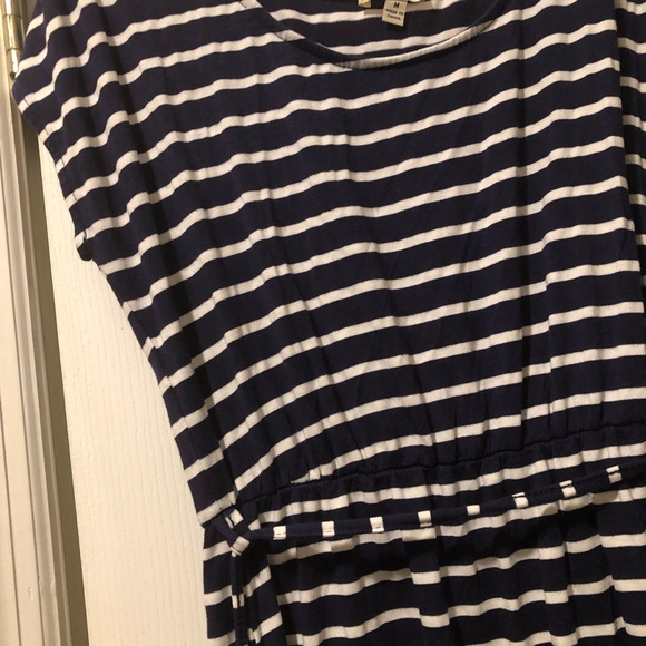 Cap sleeve- cinched waist- navy white dress - Picture 3 of 4